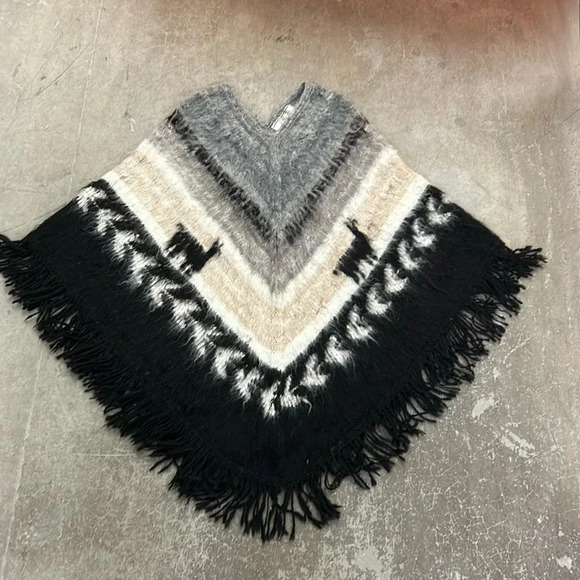 Alpaca wool  poncho - Picture 2 of 4